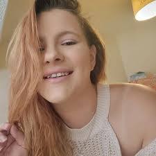 Paige Arnett's Instagram, Twitter & Facebook