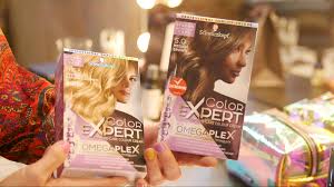 The special caramel hair color with blonde highlights is gorgeous for thick cheek faces. Precision Hair Colouring How To Make Your Locks Look Thicker With Colour