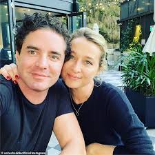 Born in levin, new zealand she is the youngest of six children. Asher Keddie On The Strange Way She Met Husband Vincent Fantauzzo Readsector