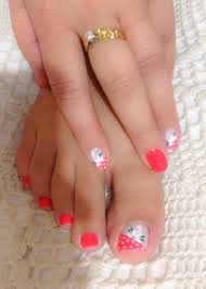 Uñas decoradas en rayado azul y blanco para variar de lo clásico. 52 Imagenes De Unas Decoradas Con Disenos De Flores Para Manos Y Pies Todo Imagenes