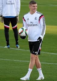 Real Madrid S German Midfielder Toni Kroos Takes Part In A Training Toni Kroos Sports Celebrities Real Madrid Training