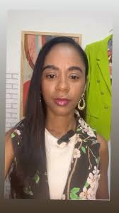 ✨ De volta às tendências! ✨ Esse scarpin Anne Kanner foi hit da Riachuelo  em 2010 e agora voltou com tudo em 2025. 🔥 Clássico, elegante e atemporal,  ele é daquelas peças