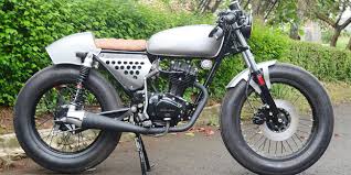 Sebenernya ini bukan project baru, tapi project yang di garap katros setahun atau 2 tahun lalu (gue lupa). Gl 100 Cafe Racer Hobbiesxstyle
