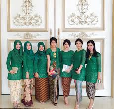 Aksen rumah anda dengan rona berani paling trendi hari ini, warna hijau zamrud 2013. Konsep 58 Kombinasi Warna Emerald