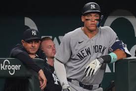 Aaron Boone with Aaron Judge