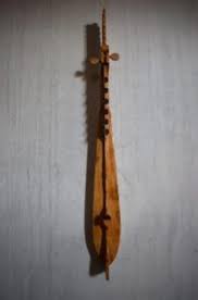 Perbedaan tersebut memberikan warna dan kesan yang unik sehingga membuatnya memiliki fungsi berbeda. Alat Musik Tradisional Kecapi