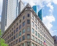 Image of Saks Fifth Avenue department store in NYC