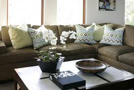 Thinking About How To Bring Bold Lively Colors To An Olive Couch Livingroomfurniturelayoutsection Green Couch Living Room Living Room Paint Brown Living Room