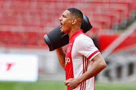 Kluivert was op zijn beurt al goed voor zeven. Van Ryan Gravenberch Tot Noa Lang Dit Zijn De 30 Schakeltjes Achter Ajax 35ste Titel Foto Ad Nl