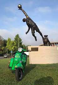 The premier league side have been rocked by a report that suggests patricio wants a move to roma in italy. Rui Patricio Ja Tem Uma Estatua Junto Ao Municipal De Leiria Mas Tambem Ja Por La Passou Uma Vespa Sportinguista Apesar De Mais Monster Trucks Vespa Vehicles