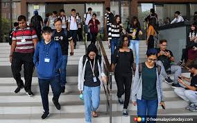 Sekiranya pelajar telah diluluskan bantuan bagi pengajian peringkat diploma, pelajar adalah tidak layak lagi memohon bantuan jika menyambung pengajian ke peringkat ijazah sarjana muda. Soalan Lazim Bantuan Tunai Rm200 Untuk Pelajar Ipt Free Malaysia Today Fmt