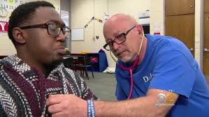 Woman gets heart from HIV-positive donor