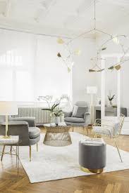 So Funktioniert Der Look Soft Glam Dieser Look Ist Der Beste Beweis Dass Der Angesagte Glam Sty Skandinavische Wohnraume Gold Wohnzimmer Dekoration Wohnung