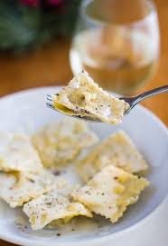 Mushroom Ravioli With White Wine Sauce Mushroom Ravioli Food Recipes