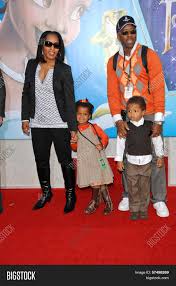 Choisissez parmi des contenus premium angela bassett husband de la plus haute qualité. Angela Bassett Image Photo Free Trial Bigstock