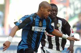 L'ex centravanti brasiliano adriano è stato ripreso in un video, divenuto virale, dove va in giro in stato confusionale l'ex attaccante dell'inter, parma e roma, appare in evidente difficoltà, barcollante e. Video Adriano Gol Memorabile All Udinese Salta Tutti E Trascina L Inter Gilnarplanet Calcio News Calciomercato E Regolamento Calcistico
