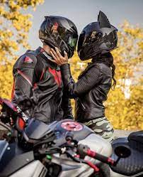 Motorcycle Helmet Accessories Pickmyhelmet Motorcycle Couple Motorcycle Couple Pictures Bike Photoshoot