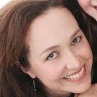 Erica Hewitt's Instagram, Twitter & Facebook