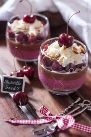 Bataille Food 2 Verrines Gourmandes Mousses Chocolat Et Cerises Alimentation Delicieux Desserts Gateaux Et Desserts