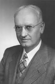 Kari Winger's Instagram, Twitter & Facebook