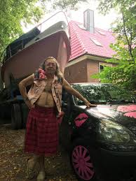 Hat sich schon wieder einiges angesammelt. Aussergewohnlicher Spleen Rosa Boot Rosa Dach Rosa Kutte Volkmar Stobbe Liebt Paulchen Panther Shz De