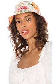 Serve retro militaristic vibes with this olive cap from