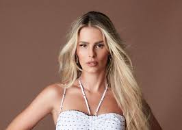 Mas sua carreira de modelo começou mesmo aos 13 anos, assessorada pela mãe. Yasmin Brunet Completa 33 Anos E Ganha Declaracao Da Mae Luiza Orgulho Celebridades O Dia