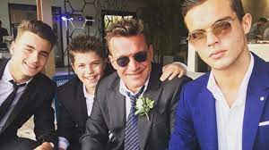 Dec 06, 2020 · un sacré air de famille. Benjamin Castaldi Revele Les Erreurs Commises Vis A Vis De Ses Enfants