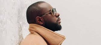 Maître gims sans lunettes ? Maitre Gims Cette Photo Sans Ses Lunettes A Fait Tres Peur A Ses Fans Mce Tv