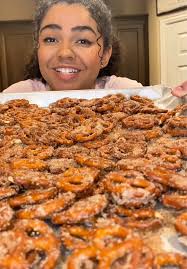 How to Make Cinnamon Pretzels with The Brand Super Pretzelz
