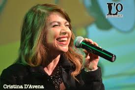 Ajo këndon në televizion për filmat serial të animuar, dhe ka regjistruar shumë albume, duke shitur afërsisht 6 milion kopje. Cristina D Avena A L Aquila Concerto Gratuito L 8 Settembre 2019