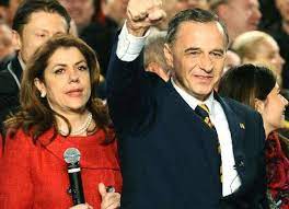 Mircea geoana, de altfel un baiat destept, a inteles ca nu este bine sa te pui cu baietii din virginia si a stat cuminte din acel moment. Mihaela Dragostea Mea IntrÄƒ In PoliticÄƒ Ce Spune Mircea GeoanÄƒ