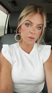 Sandra Kinard's Instagram, Twitter & Facebook