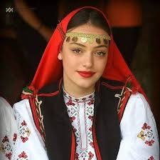 Приятна вечер и спокойна седмица с обич и доброта желая на всички!  Наздраве, приятели 🥂