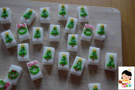 Ho sempre odorato usare le zollette di zucchero decorate, per dolcificare il tè del pomeriggio. Zollette Di Zucchero Decorate A Tema Natalizio Temi Natalizi Zollette Di Zucchero Decorazioni