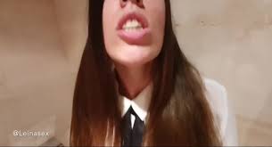 LEINA SEX. En el baño con la hijastra