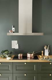 La configuration sculpturale de cette pièce est bien mise en valeur par ce camaïeu de bleu. Peinture 15 Couleurs Tendances Pour Les Murs De La Cuisine