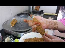 Chicken Naan Chaap English Subtitle Indian Street Food Chicken Naan Chaap Youtube Kebab Recipes Seekh Kebab Recipes Recipes