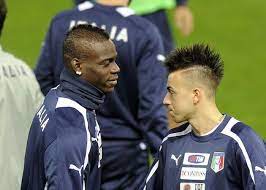 Mario Balotelli And Stephan El Shaarawy Have Wacky Hair Showdown At Italy Training Soccer Players Haircuts Stephan El Shaarawy Wacky Hair