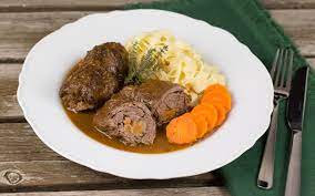 Rindsrouladen Mit Herzhafter Rotweinsauce Rezept Fur Geniesser