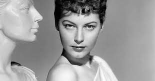 Ava Lavinia Gardner was visiting her sister Beatrice in New York in 1941,  when Beatrice's husband Larry Tarr, a professional photographer, offered to  take her portrait. He was so pleased with the