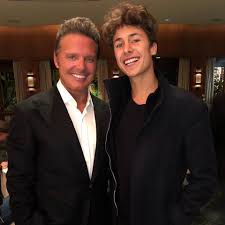 Macarena achaga, la famosa actriz argentina que radica en méxico, interpretará a michelle salas en la segunda temporada de luis miguel, la serie. Un Reencuentro Familiar Peleas Y El Destino De Marcela Basteri Juanpa Zurita Hablo De La Segunda Temporada De Luis Miguel La Serie Infobae