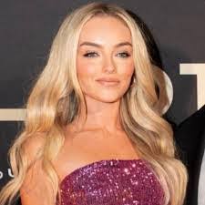 Rebecca Enders's Instagram, Twitter & Facebook