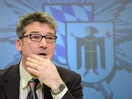 Rentnerin wohl aus Geldgier misshandelt