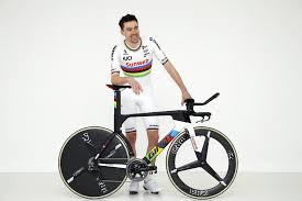 Tom dumoulin's mechanics installed red bar tape to match his leader's jersey (image credit: Pro Bike Tom Dumoulin S World Champs Giant Trinity Time Trial Bike Road Cc