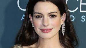 We do not post paparazzi/stalkerazzi photos in an effort to respect anne's privacy. Anne Hathaway Ist Das Der Name Von Baby Nummer 2