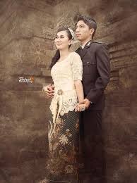 Langsung saja simak ide pemotretannya berikut ini! Foto Prewed Indoor Kebaya Ide Foto Prewed