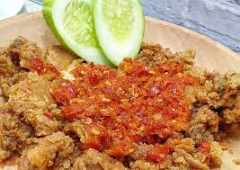 Ayam geprek merupakan variasi menu olahan daging ayam yang mulai digemari masyarakat indonesia sekitar tahun 2017 akhir. Resep Ayam Geprek Crispy Special Sambal Korek Istimewa
