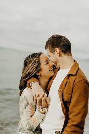 Beach Engagement Session Seattle Washington Outfit Inspiration For Casual Day Casual Couples Beach Photography Photo Poses For Couples Couple Photoshoot Poses