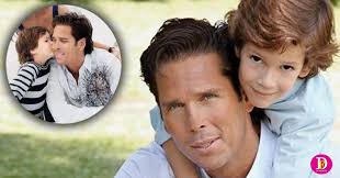 Roberto palazuelos se negó a hablar de la polémica en torno a la mamá de luis miguel, marcela basteri, y es que el diamante negro. El Hijo De Roberto Palazuelos Ya Es Todo Un Galan Como Su Papa Asi Luce A Sus 13 Anos Notastv